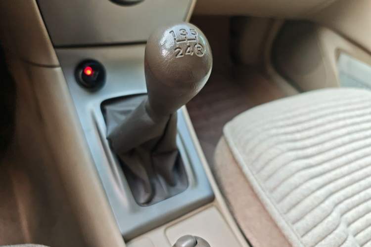 Used Toyota Corolla EX 2011 1.6L Manual Classic Edition Gear Lever