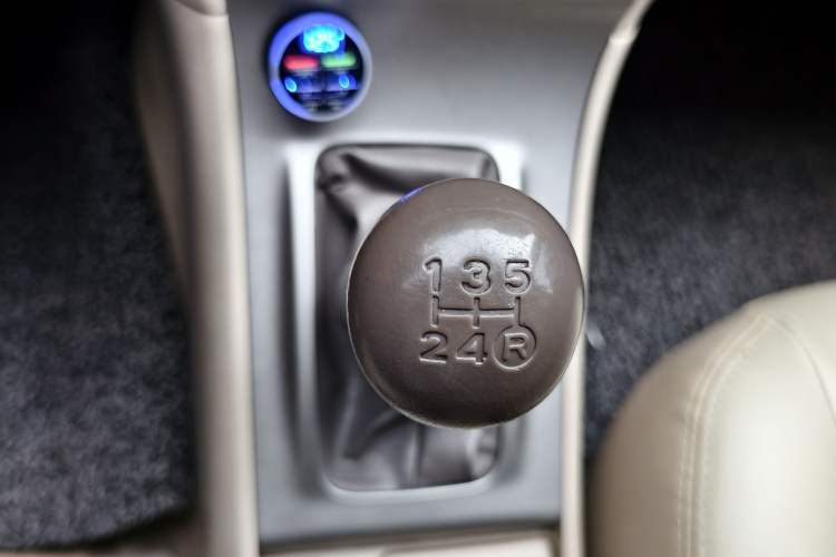 Used Toyota Corolla EX 2011 1.6L Manual Classic Edition Gear Lever