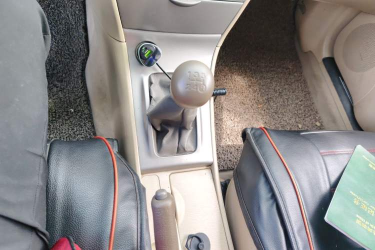 Used Toyota Corolla EX 2011 1.6L Manual Classic Edition Gear Lever
