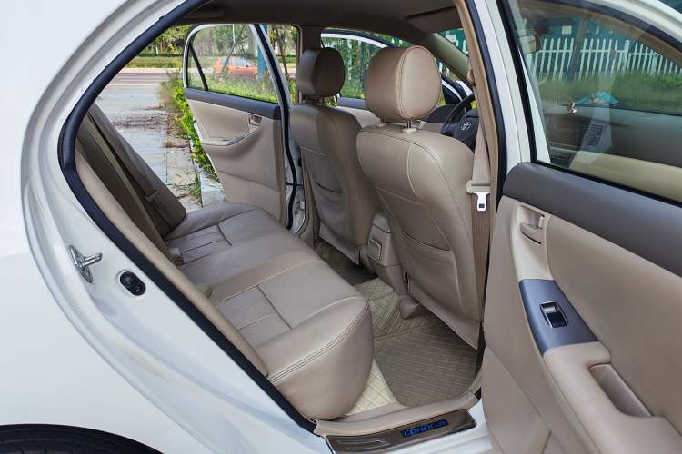 Used Toyota Corolla EX 2011 1.6L Automatic Classic Edition Interior 6