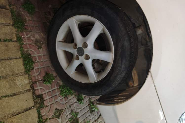 Used Toyota Corolla EX 2011 1.6L Automatic Luxury Edition Right Front Wheel Hub