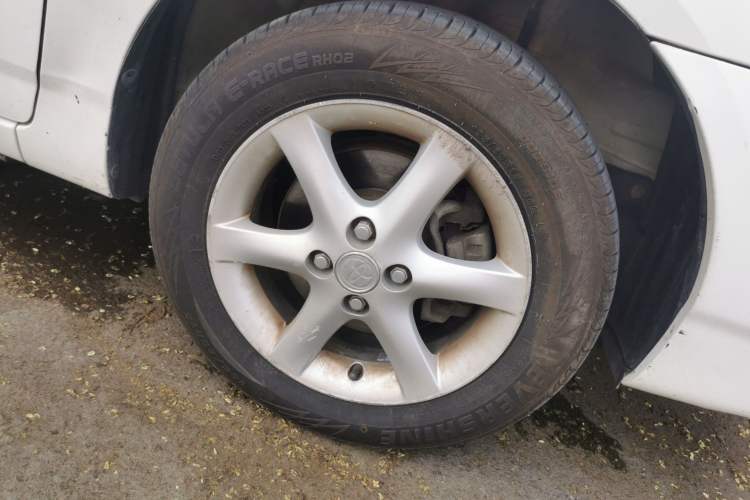 Used Toyota Corolla EX 2011 1.6L Automatic Luxury Edition Right Front Wheel Hub