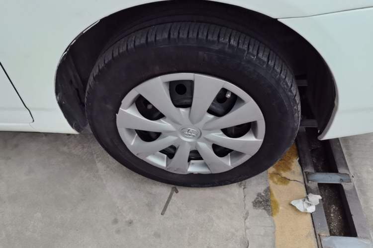 Used Toyota Corolla EX 2011 1.6L Automatic Classic Edition Right Front Wheel Hub