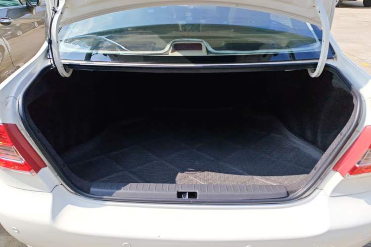 Used Toyota Corolla EX 2011 1.6L Automatic Classic Edition Trunk