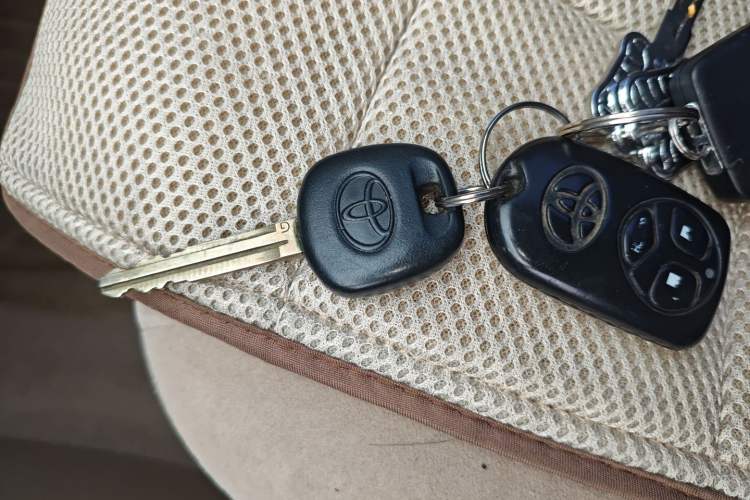 Used Toyota Corolla EX 2011 1.6L Automatic Classic Edition Vehicle Key