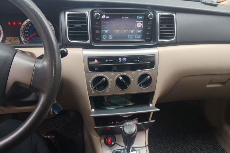 Used Toyota Corolla EX 2013 1.6L Automatic Luxury Edition Audio And AC Panel