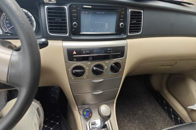 Used Toyota Corolla EX 2013 1.6L Automatic Luxury Edition Audio And AC Panel