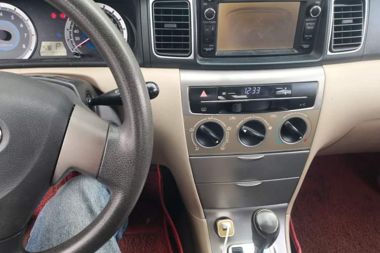 Used Toyota Corolla EX 2013 1.6L Automatic Excellence Edition Audio And AC Panel