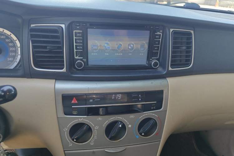Used Toyota Corolla EX 2013 1.6L Automatic Excellence Edition Audio And AC Panel