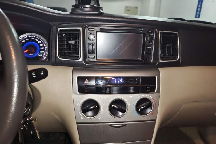 Used Toyota Corolla EX 2013 1.6L Automatic Excellence Edition Audio And AC Panel