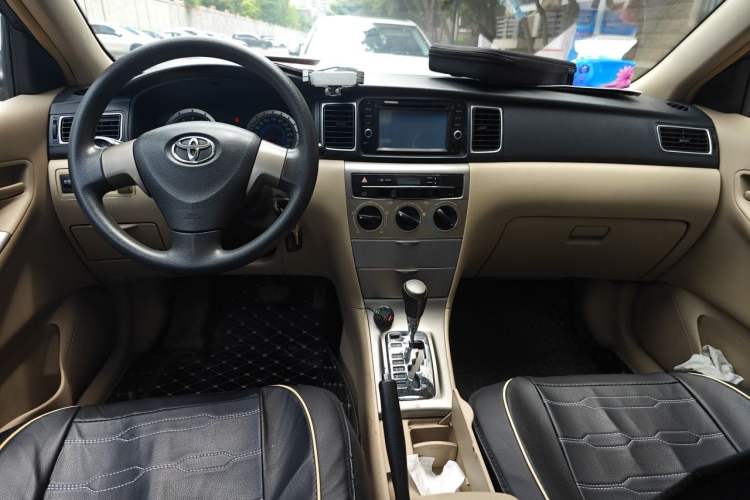 Used Toyota Corolla EX 2013 1.6L Automatic Luxury Edition Center Console