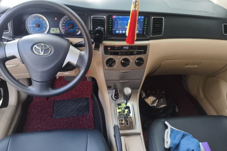 Used Toyota Corolla EX 2013 1.6L Automatic Excellence Edition Center Console