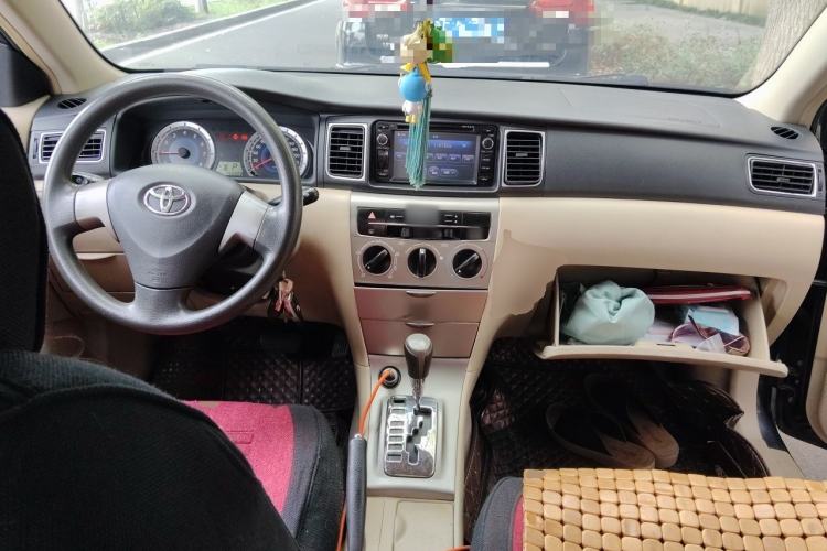 Used Toyota Corolla EX 2013 1.6L Automatic Luxury Edition Center Console
