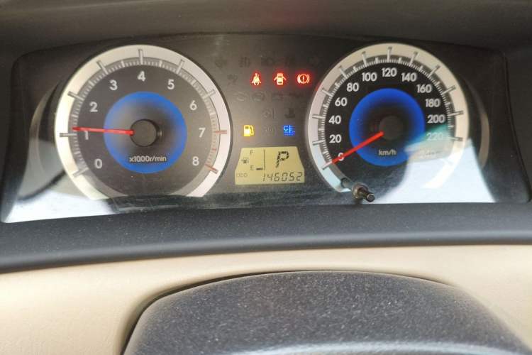 Used Toyota Corolla EX 2013 1.6L Automatic Excellence Edition Odometer Close Up