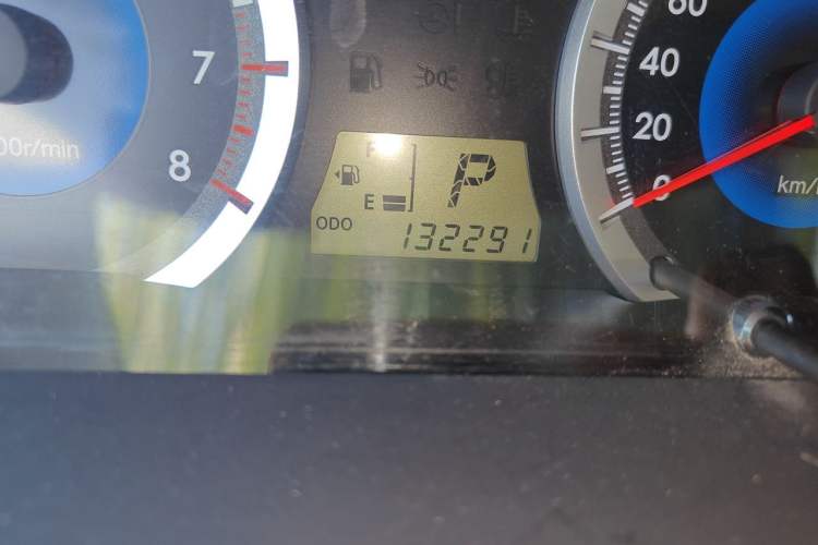 Used Toyota Corolla EX 2013 1.6L Automatic Excellence Edition Odometer Close Up