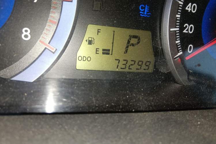 Used Toyota Corolla EX 2013 1.6L Automatic Luxury Edition Odometer Close Up