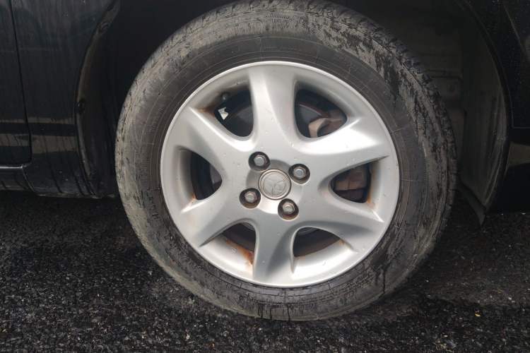 Used Toyota Corolla EX 2013 1.6L Automatic Luxury Edition Right Front Wheel Hub