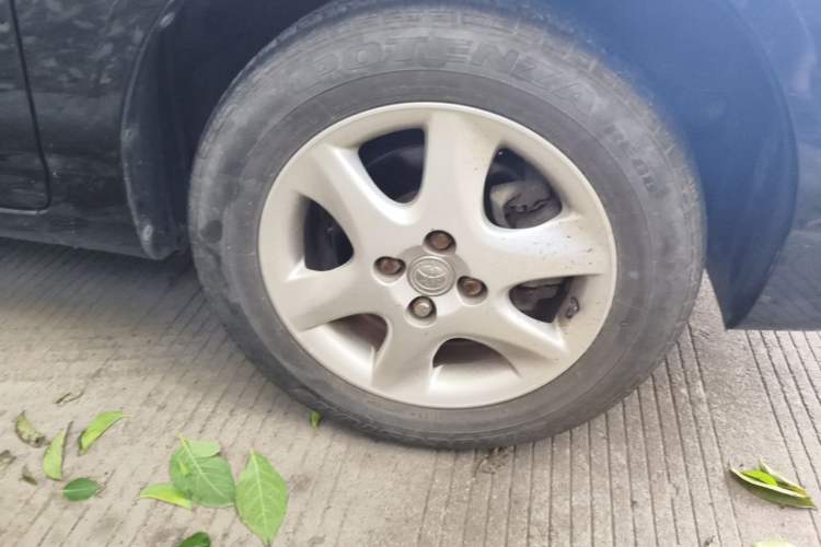 Used Toyota Corolla EX 2013 1.6L Automatic Excellence Edition Right Front Wheel Hub