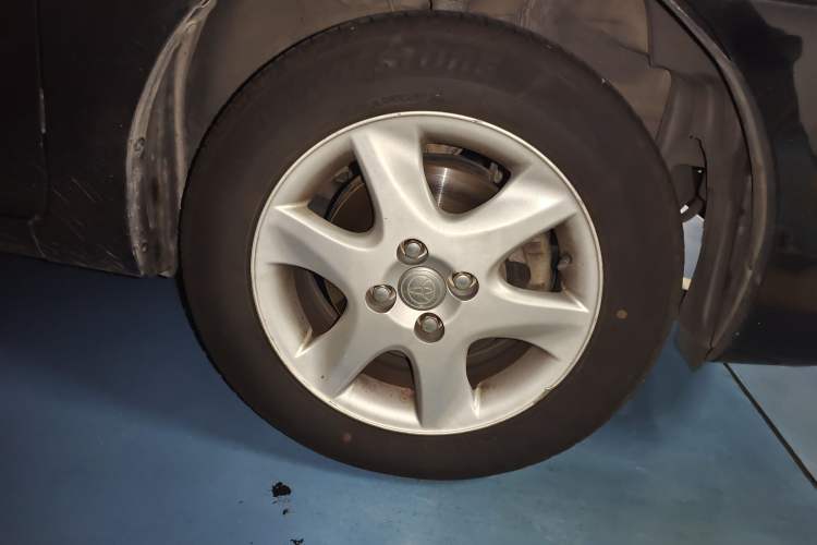 Used Toyota Corolla EX 2013 1.6L Automatic Excellence Edition Right Front Wheel Hub