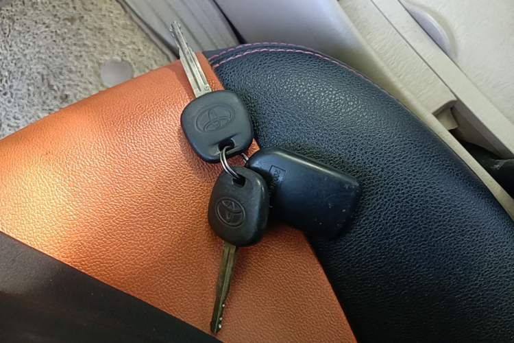 Used Toyota Corolla EX 2013 1.6L Manual Excellence Edition Vehicle Key