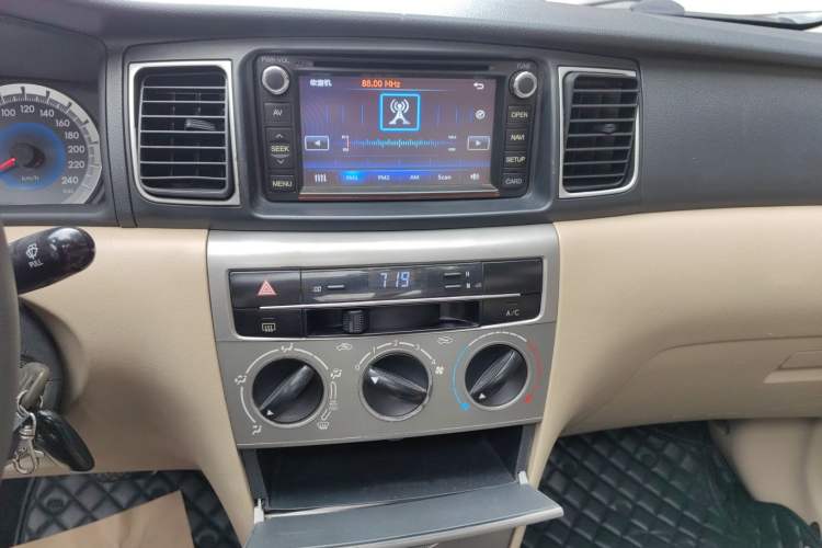 Used Toyota Corolla EX 2013 1.6L Automatic Excellence Edition Audio And AC Panel