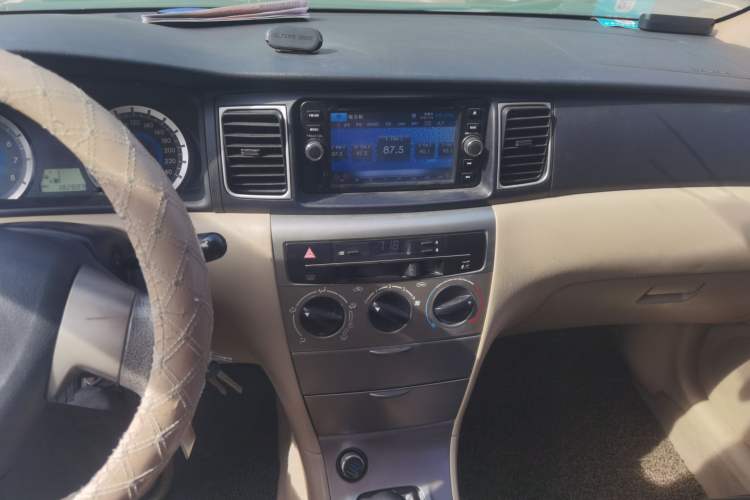 Used Toyota Corolla EX 2013 1.6L Manual Luxury Edition Audio And AC Panel