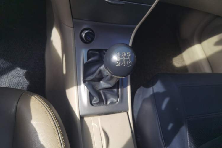 Used Toyota Corolla EX 2013 1.6L Manual Luxury Edition Gear Lever