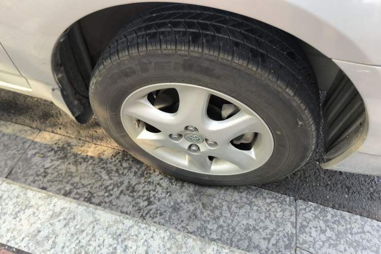 Used Toyota Corolla EX 2013 1.6L Automatic Excellence Edition Right Front Wheel Hub