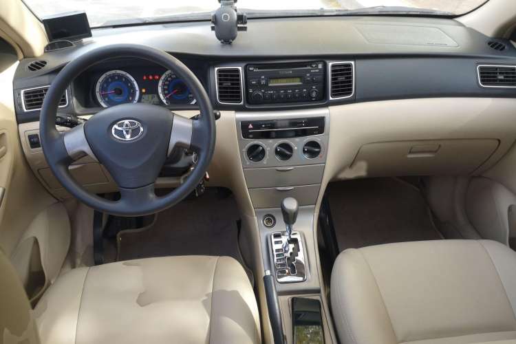 Used Toyota Corolla EX 2013 1.6L Automatic Excellence Edition Center Console