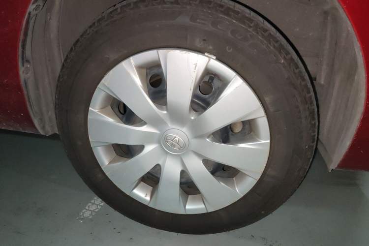 Used Toyota Corolla EX 2013 1.6L Automatic Excellence Edition Right Front Wheel Hub