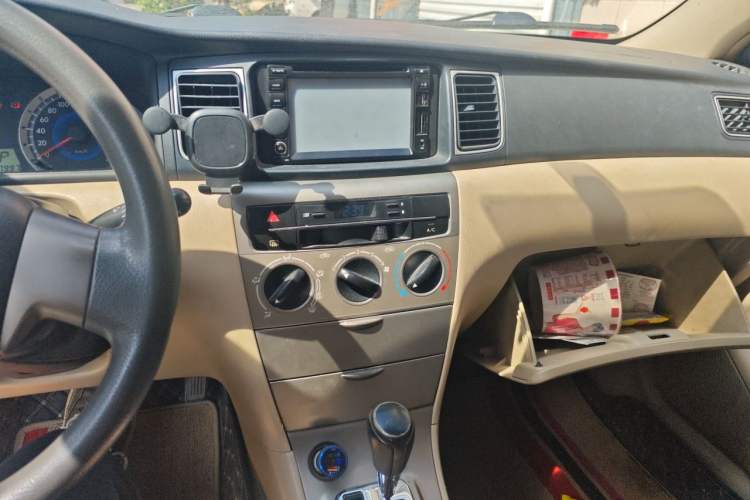 Used Toyota Corolla EX 2013 1.6L Automatic Excellence Edition Audio And AC Panel