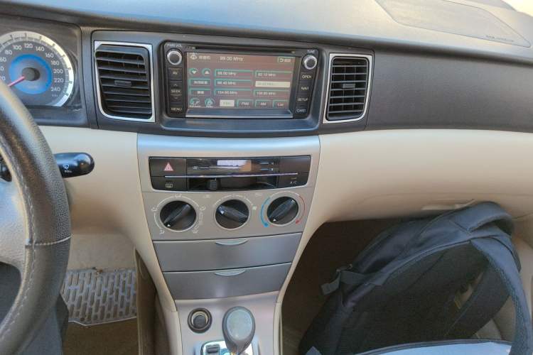 Used Toyota Corolla EX 2013 1.6L Automatic Luxury Edition Audio And AC Panel