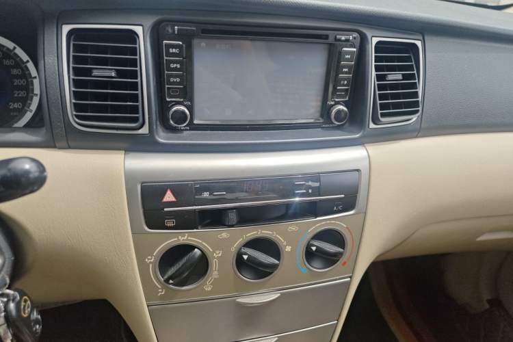 Used Toyota Corolla EX 2013 1.6L Automatic Excellence Edition Audio And AC Panel