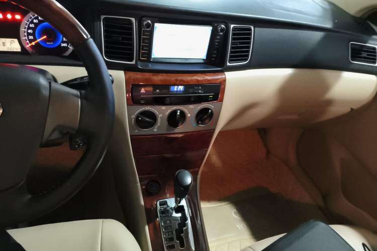 Used Toyota Corolla EX 2013 1.6L Automatic Luxury Edition Audio And AC Panel