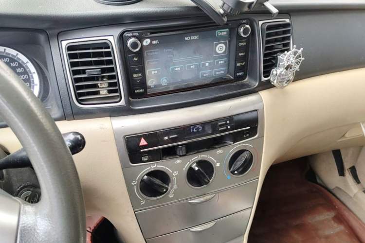 Used Toyota Corolla EX 2013 1.6L Automatic Excellence Edition Audio And AC Panel