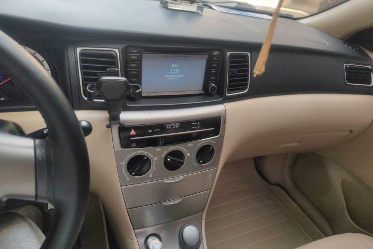 Used Toyota Corolla EX 2013 1.6L Automatic Excellence Edition Audio And AC Panel