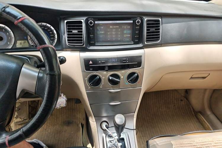 Used Toyota Corolla EX 2013 1.6L Automatic Excellence Edition Audio And AC Panel