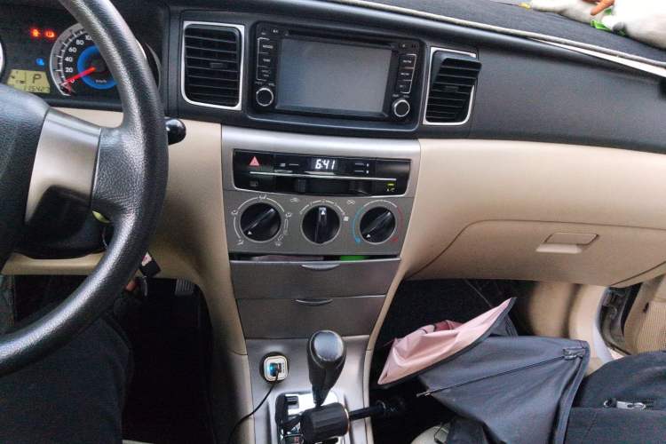 Used Toyota Corolla EX 2013 1.6L Automatic Luxury Edition Audio And AC Panel