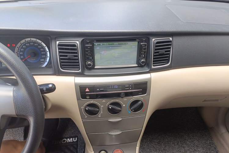 Used Toyota Corolla EX 2013 1.6L Automatic Excellence Edition Audio And AC Panel