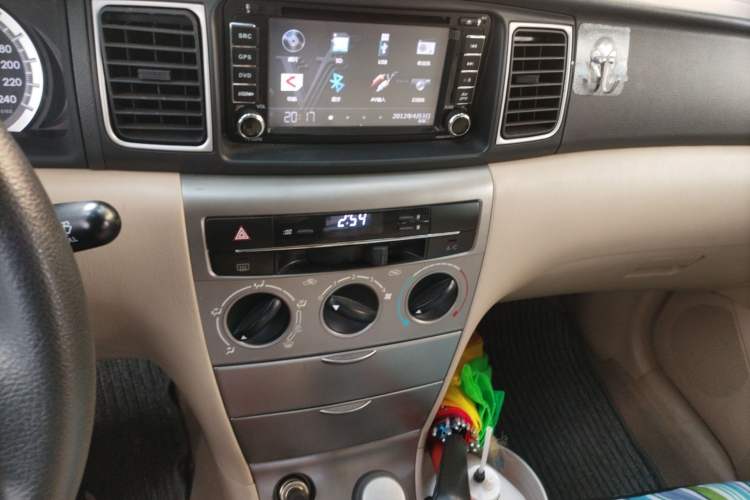 Used Toyota Corolla EX 2013 1.6L Automatic Luxury Edition Audio And AC Panel