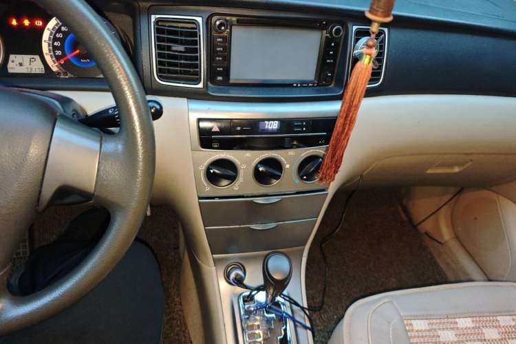 Used Toyota Corolla EX 2013 1.6L Automatic Luxury Edition Audio And AC Panel