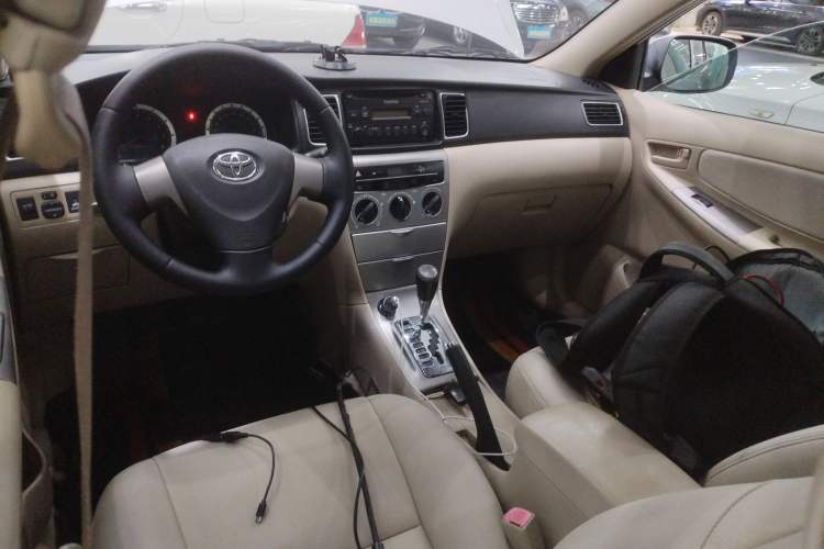 Used Toyota Corolla EX 2013 1.6L Automatic Excellence Edition Center Console
