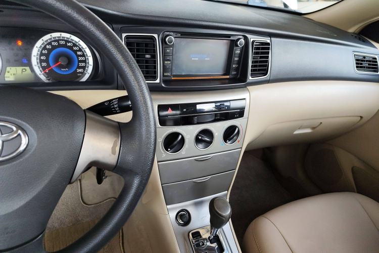 Used Toyota Corolla EX 2013 1.6L Automatic Excellence Edition Center Console