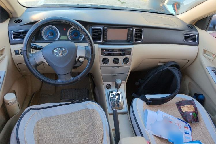 Used Toyota Corolla EX 2013 1.6L Automatic Luxury Edition Center Console