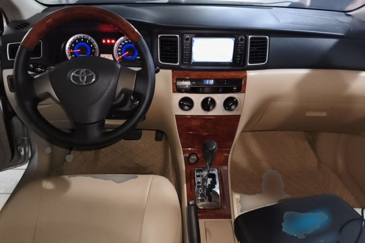 Used Toyota Corolla EX 2013 1.6L Automatic Luxury Edition Center Console