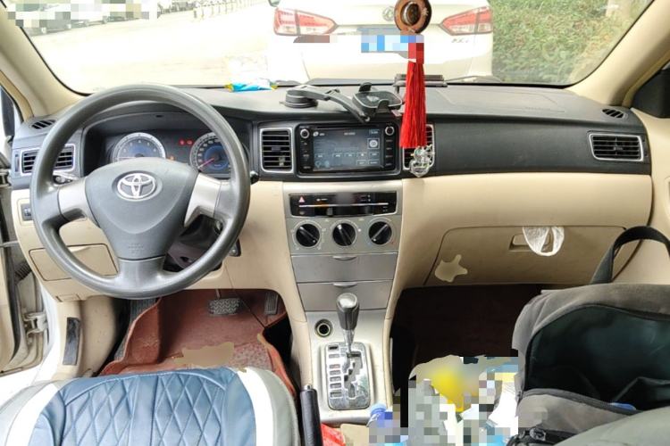 Used Toyota Corolla EX 2013 1.6L Automatic Excellence Edition Center Console