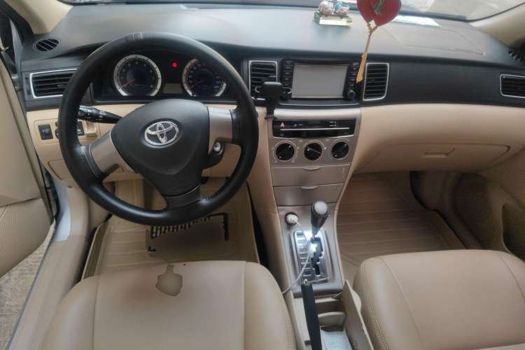 Used Toyota Corolla EX 2013 1.6L Automatic Excellence Edition Center Console