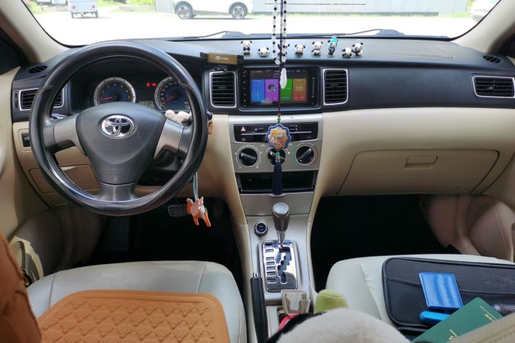 Used Toyota Corolla EX 2013 1.6L Automatic Excellence Edition Center Console