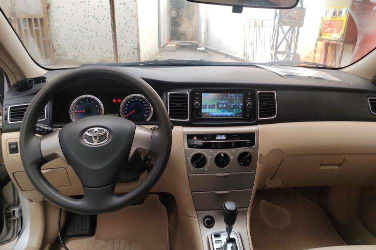Used Toyota Corolla EX 2013 1.6L Automatic Excellence Edition Center Console