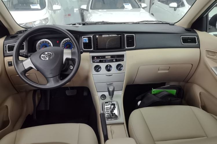Used Toyota Corolla EX 2013 1.6L Automatic Excellence Edition Center Console